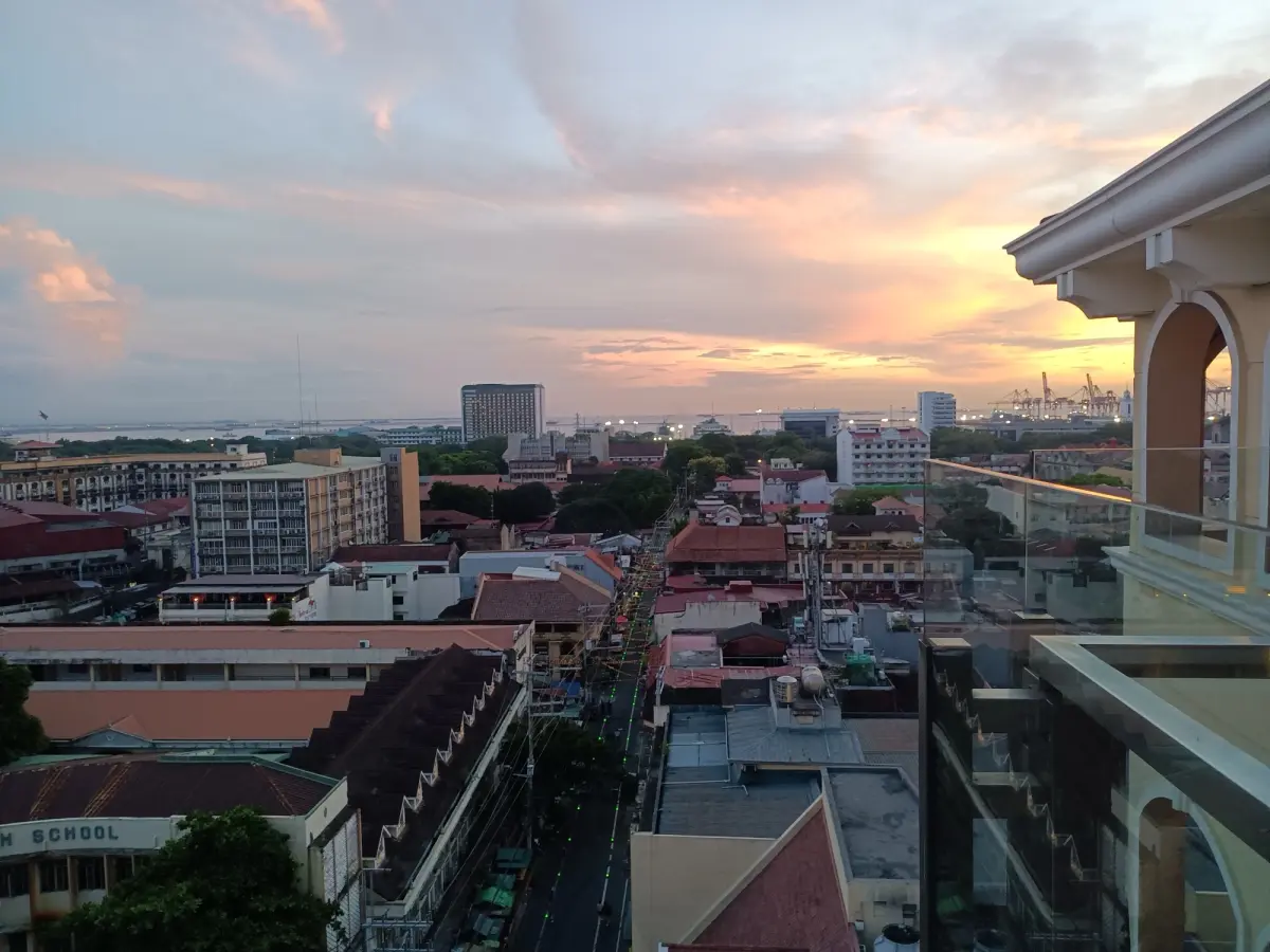 Sky Deck View Bar (The Bayleaf)
